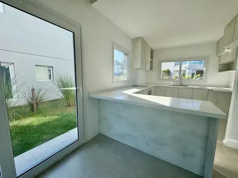 Casa 4 ambientes con 3 baños