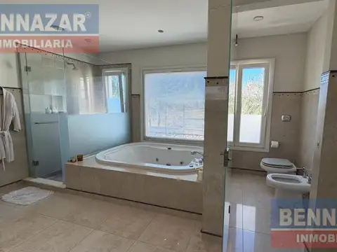 Casa 7 ambientes con 7 baños