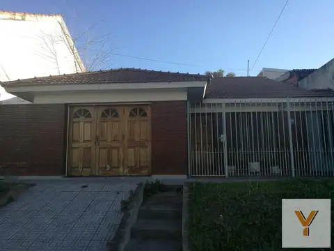 Casa en venta - 2 Dormitorios 1 Baño - 300Mts2 - Lomas de Zamora