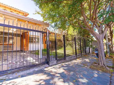 Casa 5 ambientes con 2 baños