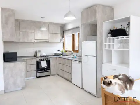 Casa con hermoso patio sobre Cristina Alkan - Zona Andorra