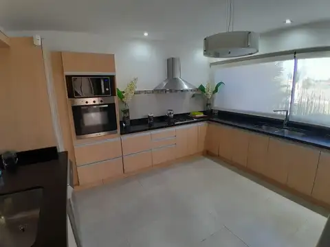 Casa en venta en "Campos de La Enriqueta"