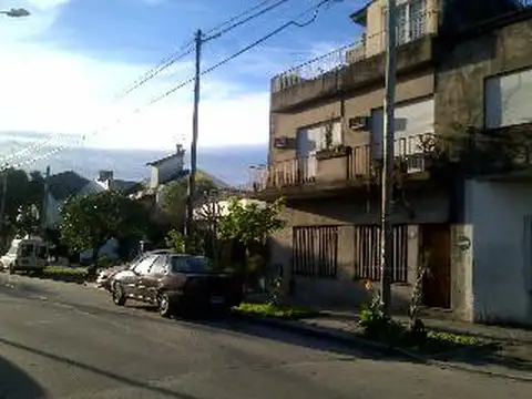 VENTA CASA 3 AMBIENTES. LOMAS DEL MIRADOR