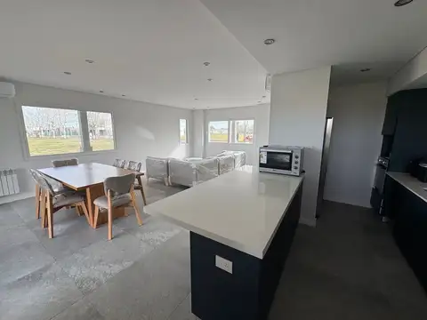 Casa 4 ambientes con 3 baños