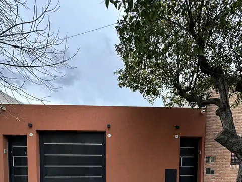 CASA 3 AMB SOBRE LOTE DE 8,20 X 20 EXCELENTE ESTADO