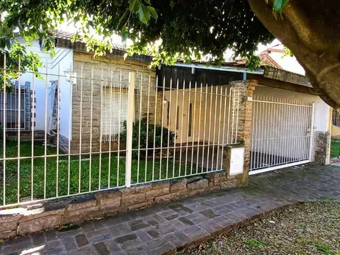 Casa en venta - 2 Dormitorios 2 Baños - Cochera - 300Mts2 - Morón