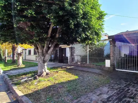 Pedro Goyena e/ Navarro y Lobos