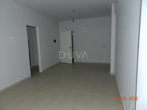 Departamento de un dormitorio con placard.-