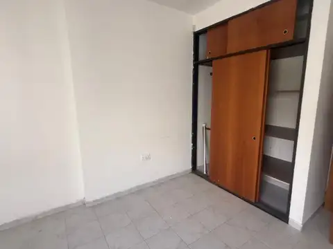 ALQUILER CASA 2 DORMIS, PATIO, BARRIO J. NEWBERY.