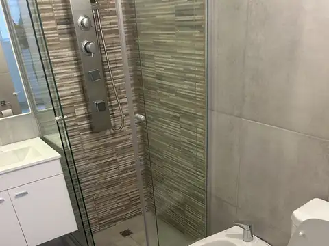 ALQUILER 2 AMB, RECICLADO A NUEVO, 3 PISO X ESCALERA  EXCELENTE ESTADO Y UBICACION  OPORTUNIDAD