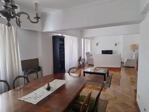 VENTA DE 5 AMBIENTES CON PATIO EN RECOLETA