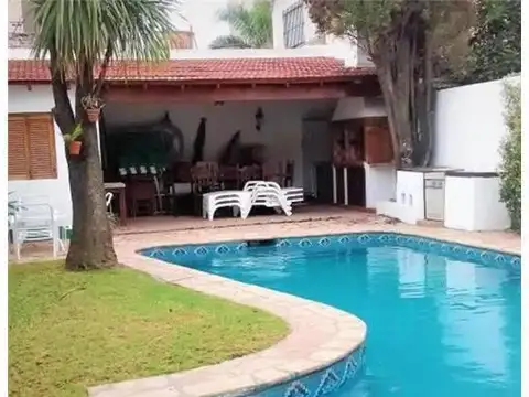 Casa 5 ambientes con 3 baños