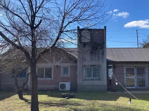 Casa en venta - 2 Dormitorios 2 Baños - Cochera - Paso del Rey