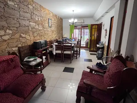 Casa 6 ambientes con 3 baños