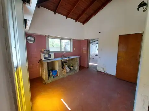 Casa 5 ambientes con 2 baños