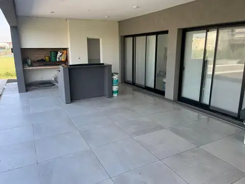 Casa en Alquiler al Oeste