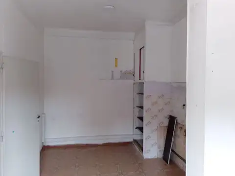 CASA DE 3 AMBIENTES CON AMPLIO LOTE EN BURZACO