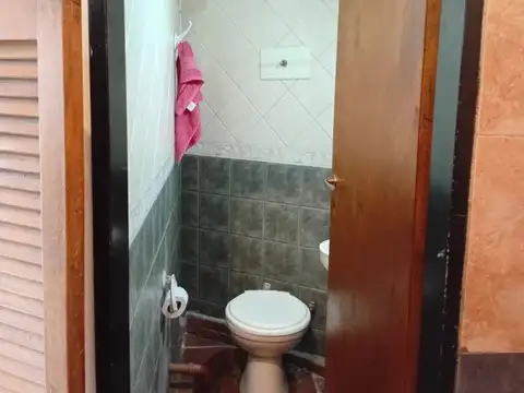 *LOCAL DE 4 X 5 CON BAÑO Y AIRE ACONDICIONADO *EXCELENTE UBICACION A MTS. DE AV. DE MAYO Y A 7 CDS. DE LA ESTACION