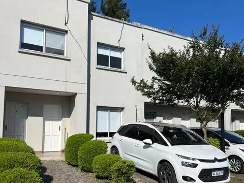 Duplex  VENTA CON JARDIN PROPIO  PELLEGRINI VILLAGE  