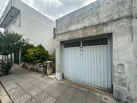 Casa antigua ideal Depósito o Taller - Cochera