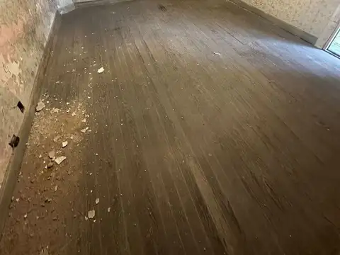 Casa 8 ambientes con 1 baño