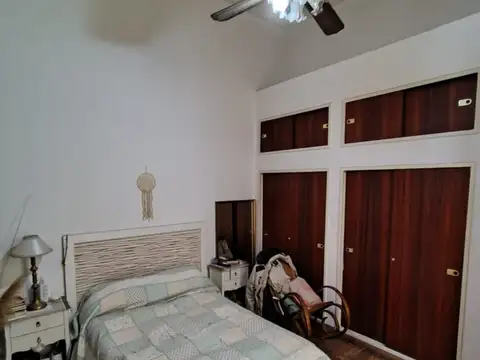 REGIA CASA – EN BUEN ESTADO – MAGNIFICO FONDO LIBRE CON PARQUE PISCINA - APTA CREDITO