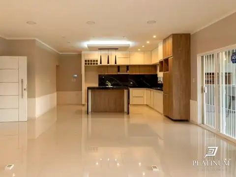 Casa 4 ambientes con 3 baños
