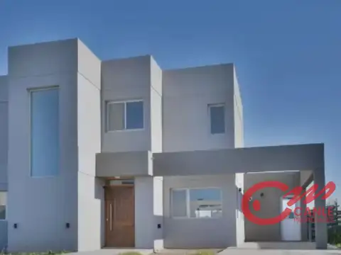 Casa en venta de 3 dormitorios area 8, San Sebastian