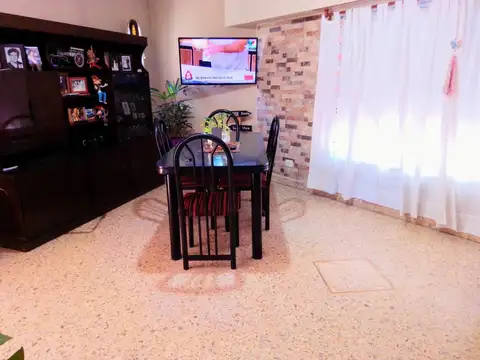 EL PALOMAR - casa de 4 ambientes con departamento de 2 amb.