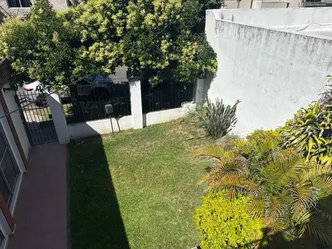 CASA EN VENTA 4 AMB C/GARAGE - MORON