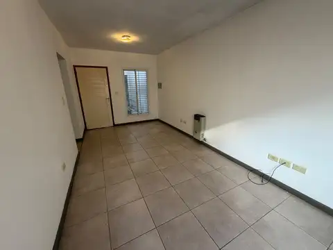 Departamento en Alquiler 2 Dormitorios con Patio – Sexta Sección