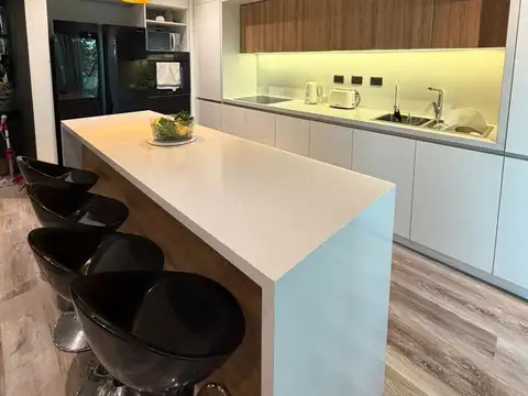 EXCELENTE DEPARTAMENTO DE CATEGORIA  4 AMB.