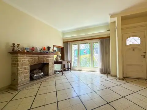 Casa 6 ambientes con 1 baño