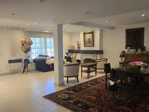 Casa en Alquiler en Barrio Parque Pero, USD 2.500
