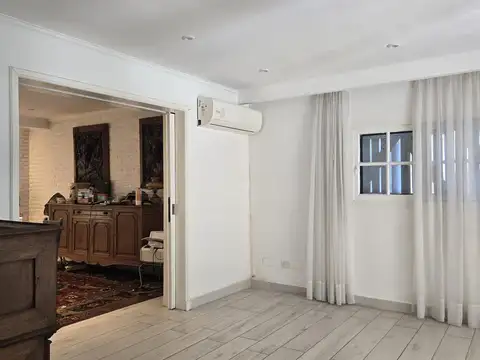 Casa en Alquiler con 4 cocheras