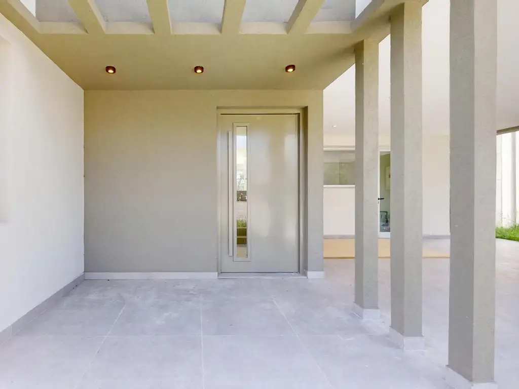 Casa - 220  m² Cubierta | 4 dormitorios | A Estrenar | 3 baños | 5 ambientes | 2 cocheras