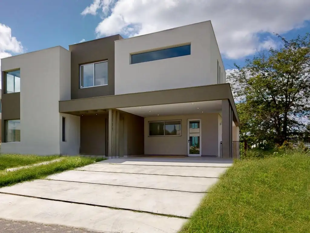 Casa en Venta - 4 dormitorios - USD 449.000