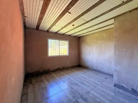 VENTA CASA A TERMINAR 4 AMB + QUINCHO - LOS LOBOS