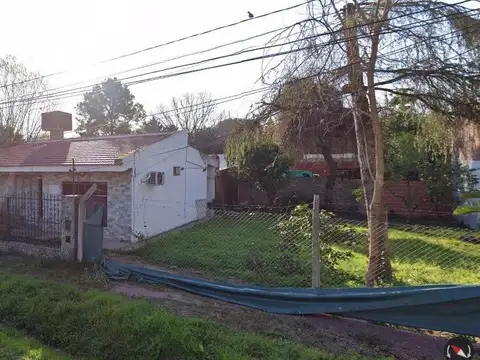 Casa en Baigorria río, 2 dormitorios, lote de 400 m2.-