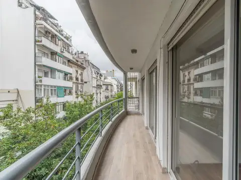 Semipiso 3amb, c/baño en suite, toilette, balcón, cochera.