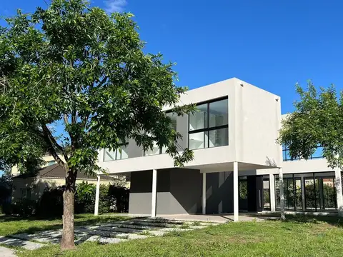 Venta de casa a estrenar en Haras Santa Maria