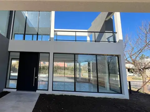 Casa en Venta en Haras Santa Maria - Los Robles, USD 384.999