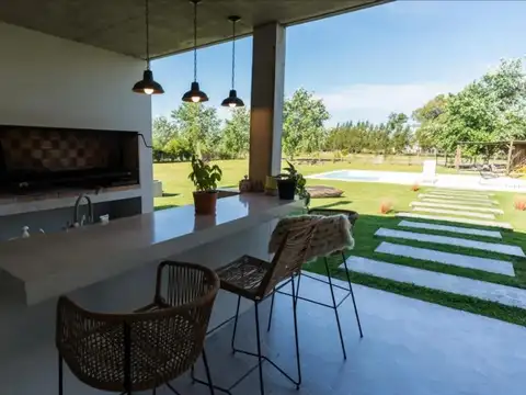 Casa en Venta con 7 cocheras