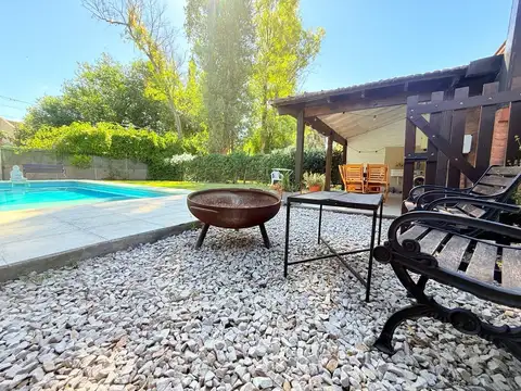 Casa en Venta con 4 cocheras