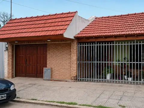 CASA EN VENTA 4 AMB BARRIO SANTA ELENA, LUJAN, GRAN PARQUE, C/PISCINA