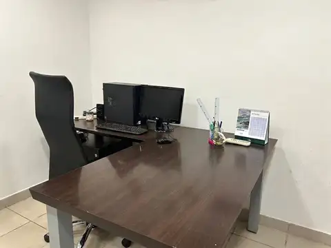 Oficina 5 ambientes con 2 baños