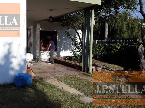 Casa 4 Amb. en esquina c/Cochera - San Justo