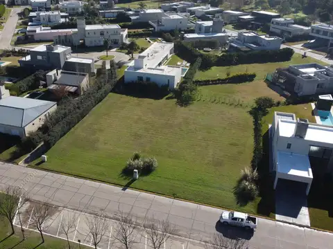 Venta San Sebastián Barrio Privado Funes ultimo lote con fondo norte frente al club house