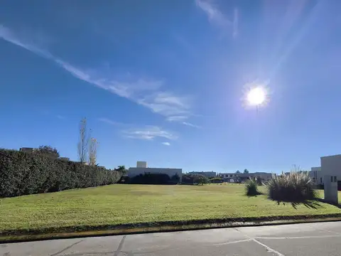 Venta San Sebastián Barrio Privado Funes ultimo lote con fondo norte frente al club house