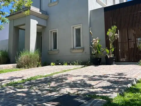 Casa en alquiler/venta Barrio Araucarias , Puertos del Lago